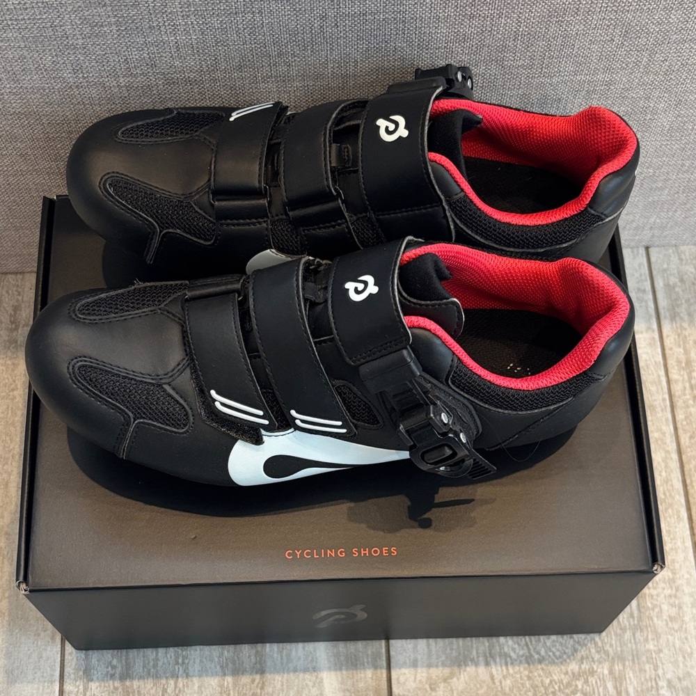 Peloton Black and Red Cycling Shoes, Size 41
